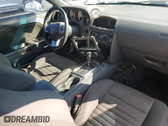 ✅ 2014 Dodge Challenger SXT • VIN: 2C3CDYAG6EH233786 • Lot: 74821874. Wystawiony na Copart z przebiegiem Nie podano. Bezpłatny archiwum sprzedaży aukcyjnych z USA i szczegółowy raport historii pojazdu na DreamBid. Zdjęcie 8.