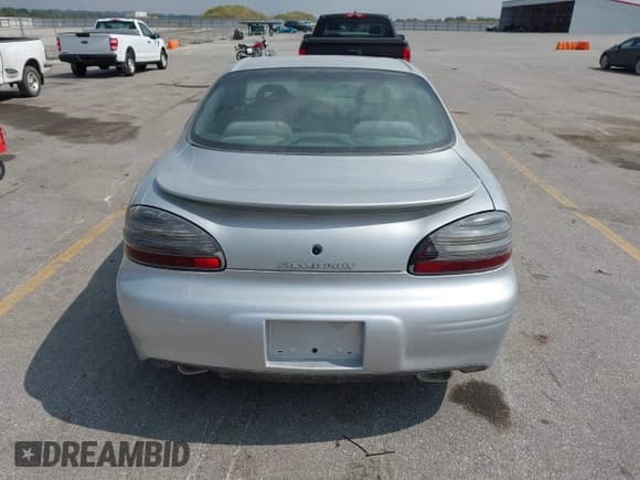 ✅ 2002 Pontiac Grand Prix GT • VIN: 1G2WP52KX2F203872 • Lot: 43135768. Wystawiony na IAAI z przebiegiem 204 430 mil. Bezpłatny archiwum sprzedaży aukcyjnych z USA i szczegółowy raport historii pojazdu na DreamBid. Zdjęcie 15.