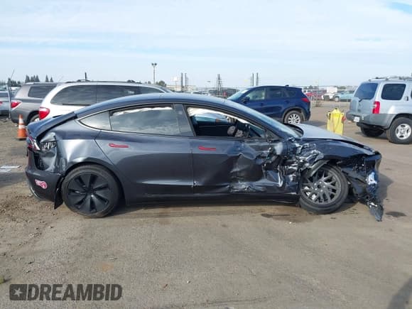 ✅ 2024 Tesla Model 3 • VIN: 5YJ3E1EA9RF828939 • Lot: 41422401. Wystawiony na IAAI z przebiegiem 4 953 mil. Bezpłatny archiwum sprzedaży aukcyjnych z USA i szczegółowy raport historii pojazdu na DreamBid. Zdjęcie 12.