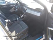 ✅ 2020 Audi Q3 S line Premium • VIN: WA1DECF31L1121912 • Lot: 43609866. Wystawiony na IAAI z przebiegiem 16 798 mil. Bezpłatny archiwum sprzedaży aukcyjnych z USA i szczegółowy raport historii pojazdu na DreamBid. Zdjęcie 5.