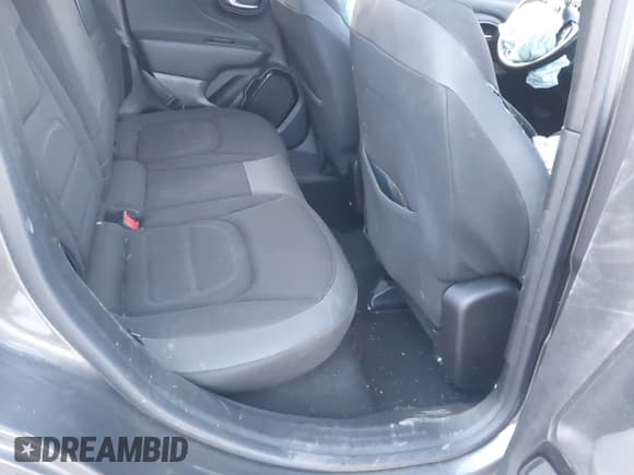 ✅ 2017 Jeep Renegade Latitude • VIN: ZACCJABB5HPG59924 • Lot: 43694393. Wystawiony na IAAI z przebiegiem 91 793 mil. Bezpłatny archiwum sprzedaży aukcyjnych z USA i szczegółowy raport historii pojazdu na DreamBid. Zdjęcie 8.