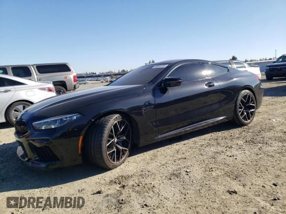 ✅ 2020 BMW M8 • VIN: WBSAE0C02LCD60550 • Лот: 89005755. Опубликован ранее на Copart с пробегом 27 800 миль. Бесплатный доступ к архиву аукционных продаж из США и подробный отчёт об истории автомобиля на DreamBid. Изображение 1.