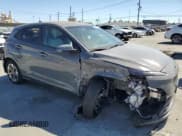 ✅ 2023 Hyundai Kona SE • VIN: KM8K23AG9PU183669 • Лот: 68343464. Опубликован ранее на Copart с пробегом 27 539 миль. Бесплатный доступ к архиву аукционных продаж из США и подробный отчёт об истории автомобиля на DreamBid. Изображение 4.