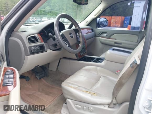 ✅ 2008 Chevrolet Suburban LTZ • VIN: 1GNFC16098J220975 • Лот: 42340341. Опубликован ранее на IAAI с пробегом 301 534 миль. Бесплатный доступ к архиву аукционных продаж из США и подробный отчёт об истории автомобиля на DreamBid. Изображение 5.
