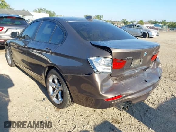 ✅ 2013 BMW 3 Series 328i xDrive • VIN: WBA3B5C53DF593946 • Лот: 43198711. Опубликован ранее на IAAI с пробегом 82 598 миль. Бесплатный доступ к архиву аукционных продаж из США и подробный отчёт об истории автомобиля на DreamBid. Изображение 3.