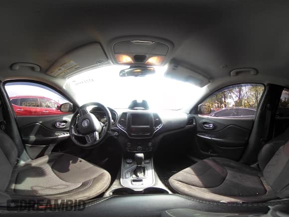 ✅ 2020 Jeep Cherokee Latitude • VIN: 1C4PJMCB8LD520203 • Lot: 42213598. Wystawiony na IAAI z przebiegiem 97 842 mil. Bezpłatny archiwum sprzedaży aukcyjnych z USA i szczegółowy raport historii pojazdu na DreamBid. Zdjęcie 18.