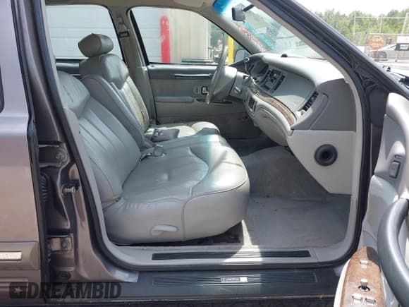 ✅ 1995 Lincoln Town Car Executive • VIN: 1LNLM81W6SY731258 • Лот: 42699400. Опубликован ранее на IAAI с пробегом 215 154 миль. Бесплатный доступ к архиву аукционных продаж из США и подробный отчёт об истории автомобиля на DreamBid. Изображение 5.