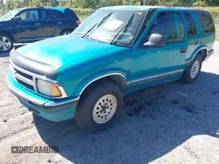 1995 Chevrolet Blazer with VIN 1GNDT13WXS2260600, listed as a IAAI auction lot 43468264 with 237,062 mi miles and . Bid and sale history available at DreamBid. Image 2.
