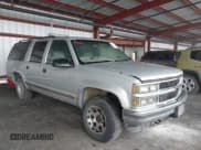 ✅ 1997 Chevrolet Suburban • VIN: 3GNFK16R3VG162229 • Lot: 43293512. Wystawiony na IAAI z przebiegiem 308 079 mil. Bezpłatny archiwum sprzedaży aukcyjnych z USA i szczegółowy raport historii pojazdu na DreamBid. Zdjęcie 1.