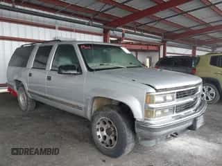 ✅ 1997 Chevrolet Suburban • VIN: 3GNFK16R3VG162229 • Lot: 43293512. Wystawiony na IAAI z przebiegiem 308 079 mil. Bezpłatny archiwum sprzedaży aukcyjnych z USA i szczegółowy raport historii pojazdu na DreamBid. Zdjęcie 1.