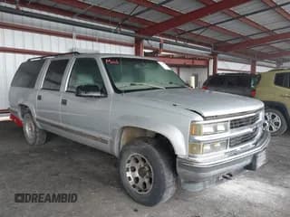 ✅ 1997 Chevrolet Suburban • VIN: 3GNFK16R3VG162229 • Lot: 43293512. Wystawiony na IAAI z przebiegiem 308 079 mil. Bezpłatny archiwum sprzedaży aukcyjnych z USA i szczegółowy raport historii pojazdu na DreamBid. Zdjęcie 1.