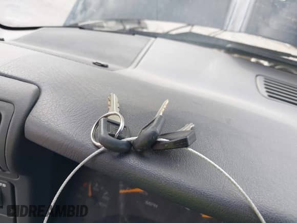 1997 Chevrolet S-10 LS with VIN 1GCCS19X2V8137981, listed as a IAAI auction lot 42100027 with 97,208 mi miles and . Bid and sale history available at DreamBid. Image 11.