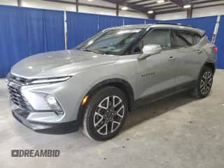 2025 Chevrolet Blazer RS z VIN 3GNKBERS8SS191402, wystawiony jako Copart lot #69211335 z przebiegiem 7 802 mil mil oraz Czysty tytuł • Clean title. Historia ofert i sprzedaży dostępna na DreamBid. Obrazek 1.