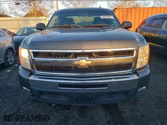✅ 2011 Chevrolet Silverado 1500 LT • VIN: 1GCRKSE31BZ201792 • Lot: 93935045. Listed on Copart with 178,659 mi. Free auction sales archive from the USA and detailed vehicle history report at DreamBid. Image 5.