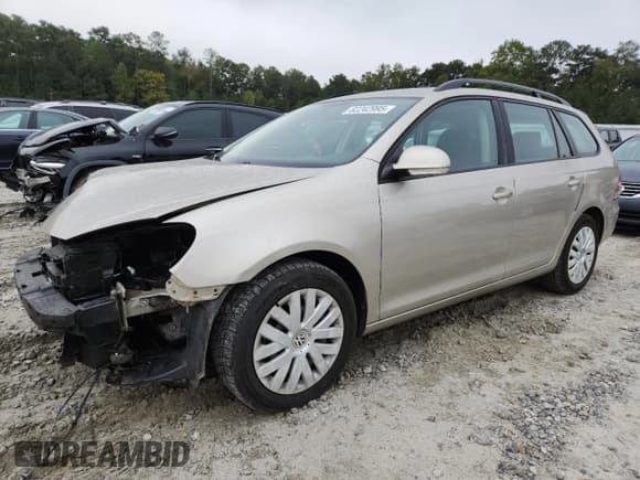 ✅ 2014 Volkswagen Jetta S • VIN: 3VWPP7AJ5EM612593 • Lot: 82242995. Listed on Copart with 135,124 mi. Free auction sales archive from the USA and detailed vehicle history report at DreamBid. Image 1.
