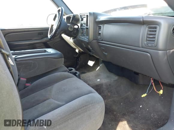 ✅ 2004 Chevrolet Silverado 1500 LS • VIN: 2GCEC19T541238663 • Лот: 43503109. Опубликован ранее на IAAI с пробегом Не указан. Бесплатный доступ к архиву аукционных продаж из США и подробный отчёт об истории автомобиля на DreamBid. Изображение 5.