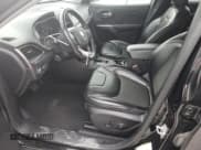 ✅ 2019 Jeep Cherokee Altitude • VIN: 1C4PJMLX5KD435796 • Lot: 84999425. Wystawiony na Copart z przebiegiem 85 010 mil. Bezpłatny archiwum sprzedaży aukcyjnych z USA i szczegółowy raport historii pojazdu na DreamBid. Zdjęcie 7.