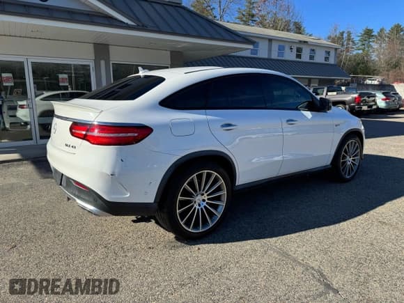 ✅ 2018 Mercedes-Benz GLE 43 AMG • VIN: 4JGED6EB7JA097163 • Lot: 93373215. Wystawiony na Copart z przebiegiem 103 022 mil. Bezpłatny archiwum sprzedaży aukcyjnych z USA i szczegółowy raport historii pojazdu na DreamBid. Zdjęcie 4.