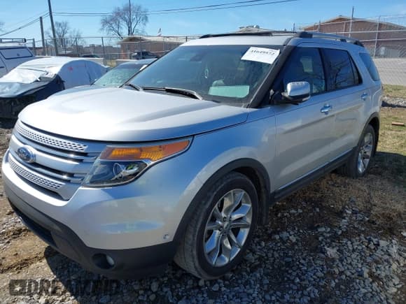 ✅ 2015 Ford Explorer Limited • VIN: 1FM5K7F96FGB22131 • Lot: 41649572. Wystawiony na IAAI z przebiegiem 132 139 mil. Bezpłatny archiwum sprzedaży aukcyjnych z USA i szczegółowy raport historii pojazdu na DreamBid. Zdjęcie 17.