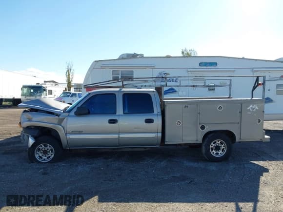 ✅ 2003 Chevrolet Silverado 2500HD LS • VIN: 1GCHC23U33F150223 • Lot: 43705201. Wystawiony na IAAI z przebiegiem 180 674 mil. Bezpłatny archiwum sprzedaży aukcyjnych z USA i szczegółowy raport historii pojazdu na DreamBid. Zdjęcie 14.