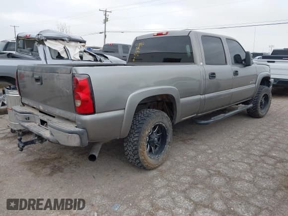 ✅ 2007 Chevrolet Silverado 2500HD LT1 • VIN: 1GCHK23D77F130386 • Lot: 42109924. Wystawiony na IAAI z przebiegiem 137 741 mil. Bezpłatny archiwum sprzedaży aukcyjnych z USA i szczegółowy raport historii pojazdu na DreamBid. Zdjęcie 4.