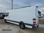 ✅ 2016 Mercedes-Benz Sprinter Cargo Worker • VIN: WD3PE8CD6GP195935 • Lot: 94708035. Wystawiony na Copart z przebiegiem 184 232 mil. Bezpłatny archiwum sprzedaży aukcyjnych z USA i szczegółowy raport historii pojazdu na DreamBid. Zdjęcie 2.