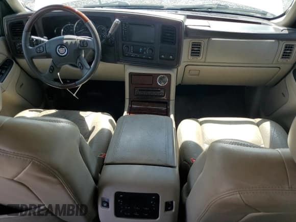 ✅ 2006 Cadillac Escalade • VIN: 1GYEC63N26R113969 • Lot: 80275535. Listed on Copart with 213,763 mi. Free auction sales archive from the USA and detailed vehicle history report at DreamBid. Image 8.