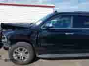 2018 Chevrolet Suburban LT z VIN 1GNSKHKC3JR146681, wystawiony jako IAAI lot #43394501 z przebiegiem 206 697 mil mil oraz . Historia ofert i sprzedaży dostępna na DreamBid. Obrazek 17.