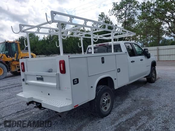 ✅ 2024 Chevrolet Silverado 2500HD • VIN: 1GB2YLE73RF353100 • Лот: 43300422. Опубликован ранее на IAAI с пробегом 15 169 миль. Бесплатный доступ к архиву аукционных продаж из США и подробный отчёт об истории автомобиля на DreamBid. Изображение 4.