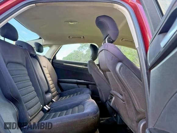 ✅ 2015 Ford Fusion SE • VIN: 3FA6P0H71FR164038 • Лот: 82173255. Опубликован ранее на Copart с пробегом 219 332 миль. Бесплатный доступ к архиву аукционных продаж из США и подробный отчёт об истории автомобиля на DreamBid. Изображение 6.