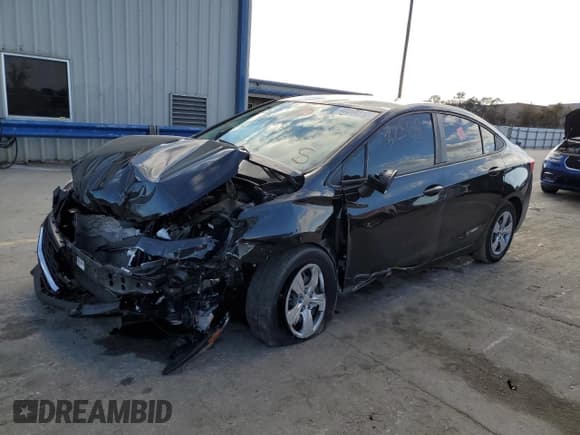 ✅ 2018 Chevrolet Cruze LS • VIN: 1G1BC5SM5J7171101 • Lot: 40264313. Listed on Copart with 32,868 mi. Free auction sales archive from the USA and detailed vehicle history report at DreamBid. Image 1.