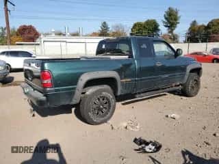 2001 Dodge 1500 z VIN 1B7HF13Z31J268988, wystawiony jako Copart lot #76898534 z przebiegiem 282 915 mil mil oraz Szkoda całkowita • Salvage title. Historia ofert i sprzedaży dostępna na DreamBid. Obrazek 3.