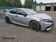 2022 Toyota Camry SE z VIN 4T1G11BK6NU059498, wystawiony jako Copart lot #80490485 z przebiegiem 34 435 mil mil oraz Szkoda całkowita • Salvage title. Historia ofert i sprzedaży dostępna na DreamBid. Obrazek 4.