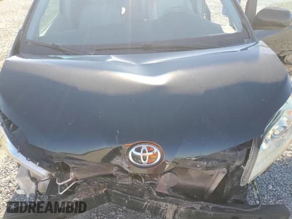 ✅ 2011 Toyota Sienna XLE • VIN: 5TDYK3DC2BS132468 • Lot: 82339955. Listed on Copart with 220,109 mi. Free auction sales archive from the USA and detailed vehicle history report at DreamBid. Image 12.