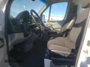 ✅ 2015 Mercedes-Benz Sprinter Cargo • VIN: WD3PE7CCXF5966487 • Lot: 69066224. Wystawiony na Copart z przebiegiem 65 472 mil. Bezpłatny archiwum sprzedaży aukcyjnych z USA i szczegółowy raport historii pojazdu na DreamBid. Zdjęcie 7.