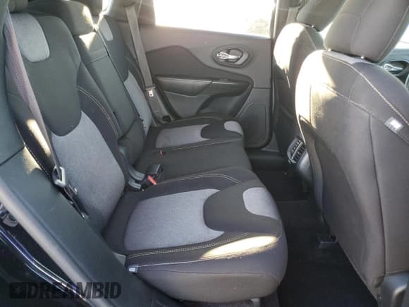 ✅ 2017 Jeep Cherokee Sport • VIN: 1C4PJLAS4HW541557 • Lot: 81975435. Wystawiony na Copart z przebiegiem 217 360 mil. Bezpłatny archiwum sprzedaży aukcyjnych z USA i szczegółowy raport historii pojazdu na DreamBid. Zdjęcie 10.