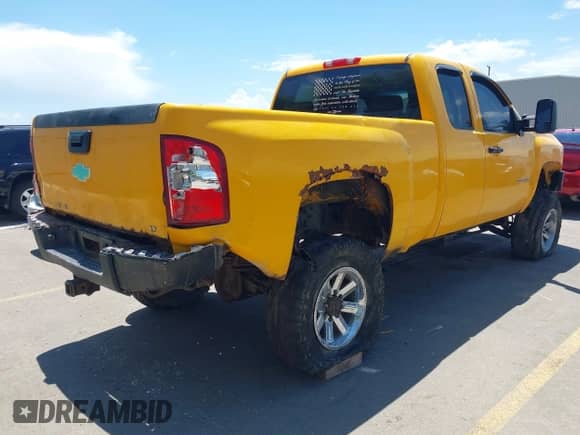 2007 Chevrolet Silverado 2500HD LTZ z VIN 1GCHK29647E559645, wystawiony jako IAAI lot #42429022 z przebiegiem 208 743 mil mil oraz . Historia ofert i sprzedaży dostępna na DreamBid. Obrazek 4.