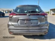 ✅ 2022 Nissan Kicks S • VIN: 3N1CP5BVXNL498641 • Lot: 86339325. Wystawiony na Copart z przebiegiem 33 981 mil. Bezpłatny archiwum sprzedaży aukcyjnych z USA i szczegółowy raport historii pojazdu na DreamBid. Zdjęcie 6.