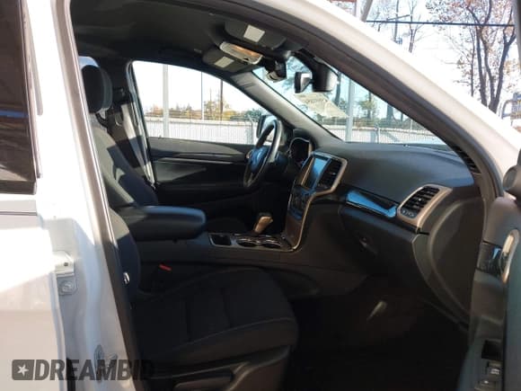 ✅ 2017 Jeep Grand Cherokee Altitude • VIN: 1C4RJFAG3HC674544 • Лот: 43601654. Опубликован ранее на IAAI с пробегом 179 444 миль. Бесплатный доступ к архиву аукционных продаж из США и подробный отчёт об истории автомобиля на DreamBid. Изображение 5.