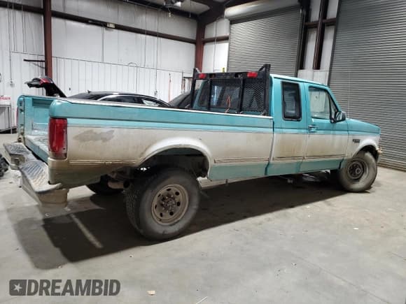 ✅ 1995 Ford F-250 • VIN: 1FTHX26HXSKB04767 • Lot: 85123124. Listed on Copart with 302,017 mi. Free auction sales archive from the USA and detailed vehicle history report at DreamBid. Image 3.