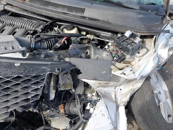 ✅ 2006 Ford Freestyle SE • VIN: 1FMZK01166GA43343 • Lot: 43170003. Wystawiony na IAAI z przebiegiem Nie podano. Bezpłatny archiwum sprzedaży aukcyjnych z USA i szczegółowy raport historii pojazdu na DreamBid. Zdjęcie 17.