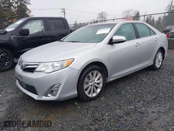 ✅ 2013 Toyota Camry XLE • VIN: 4T1BK1FK3DU536470 • Lot: 43713934. Wystawiony na IAAI z przebiegiem 95 575 mil. Bezpłatny archiwum sprzedaży aukcyjnych z USA i szczegółowy raport historii pojazdu na DreamBid. Zdjęcie 2.