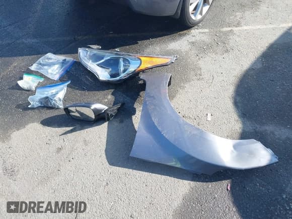 ✅ 2016 Hyundai Veloster • VIN: KMHTC6AD1GU286674 • Lot: 41627128. Wystawiony na IAAI z przebiegiem 71 617 mil. Bezpłatny archiwum sprzedaży aukcyjnych z USA i szczegółowy raport historii pojazdu na DreamBid. Zdjęcie 12.