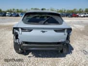 ✅ 2024 Ford Mustang Mach-E Premium • VIN: 3FMTK3R72RMA15369 • Лот: 50387625. Опубликован ранее на Copart с пробегом 1 440 миль. Бесплатный доступ к архиву аукционных продаж из США и подробный отчёт об истории автомобиля на DreamBid. Изображение 6.