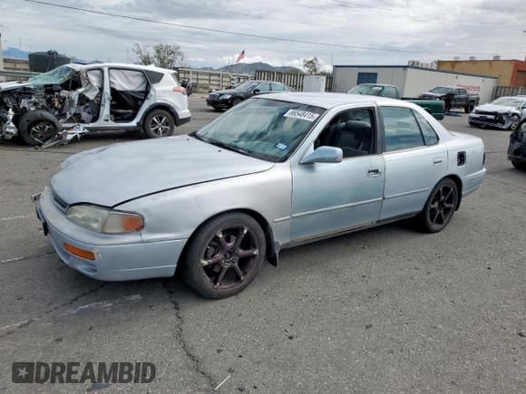 ✅ 1995 Toyota Camry LE • VIN: JT2GK12E7S0111308 • Lot: 66548415. Wystawiony na Copart z przebiegiem 237 050 mil. Bezpłatny archiwum sprzedaży aukcyjnych z USA i szczegółowy raport historii pojazdu na DreamBid. Zdjęcie 1.