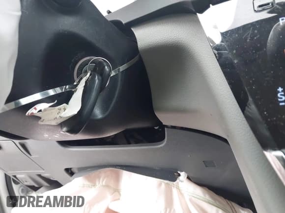 ✅ 2019 Toyota Sienna L • VIN: 5TDZZ3DCXKS016936 • Lot: 43528109. Listed on IAAI with 52,229 mi. Free auction sales archive from the USA and detailed vehicle history report at DreamBid. Image 11.