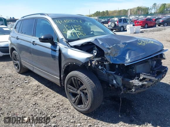 ✅ 2023 Volkswagen Tiguan SE R-Line Black • VIN: 3VV8B7AX7PM102793 • Лот: 42154788. Опубликован ранее на IAAI с пробегом 15 061 миль. Бесплатный доступ к архиву аукционных продаж из США и подробный отчёт об истории автомобиля на DreamBid. Изображение 1.