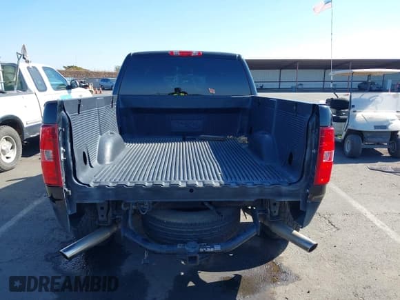 ✅ 2010 Chevrolet Silverado 1500 LS • VIN: 1GCSCREA2AZ187079 • Lot: 43368794. Listed on IAAI with 128,476 mi. Free auction sales archive from the USA and detailed vehicle history report at DreamBid. Image 17.