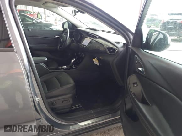 ✅ 2022 Buick Encore GX Essence • VIN: KL4MMFSL2NB087762 • Lot: 41610362. Wystawiony na IAAI z przebiegiem 14 672 mil. Bezpłatny archiwum sprzedaży aukcyjnych z USA i szczegółowy raport historii pojazdu na DreamBid. Zdjęcie 5.