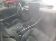 ✅ 2019 Tesla Model 3 Mid Range • VIN: 5YJ3E1EA9KF410631 • Lot: 70692665. Wystawiony na Copart z przebiegiem Nie podano. Bezpłatny archiwum sprzedaży aukcyjnych z USA i szczegółowy raport historii pojazdu na DreamBid. Zdjęcie 8.